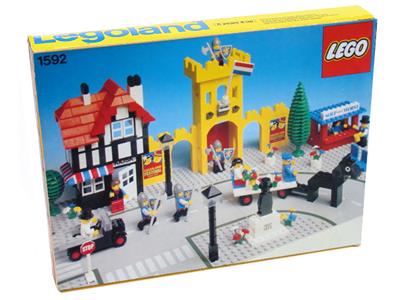 1592 LEGO Town Square Castle Scene thumbnail image