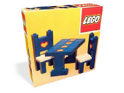 275 LEGO Homemaker Table and chairs thumbnail image