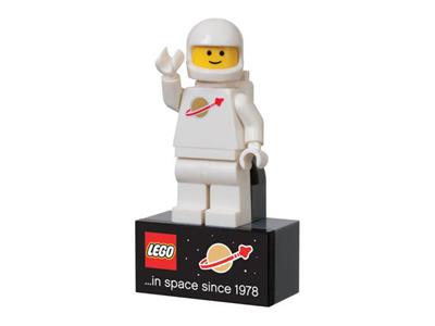 2855028 LEGO Exclusive Spaceman Magnet thumbnail image