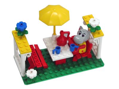 3798 LEGO Fabuland Hannah Hippopotamus on a Picnic thumbnail image