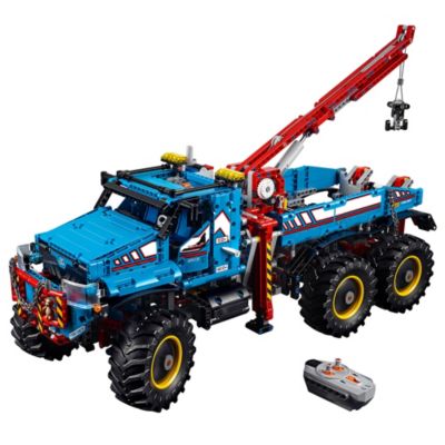42070 LEGO Technic 6x6 All Terrain Tow Truck thumbnail image