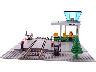 4532 LEGO Trains Manual Level Crossing thumbnail image