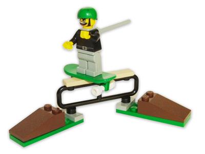 5015 LEGO Gravity Games Skateboarder thumbnail image