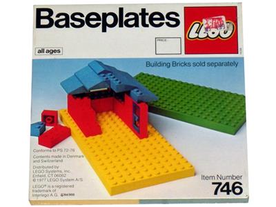 746 LEGO Baseplates, Green and Yellow thumbnail image