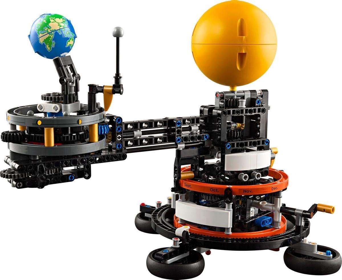 LEGOTechnicSpacePlanetEarthandMooninOrbit